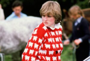 1,1 εκατ. δολάρια για το «διάσημο» κόκκινο πουλόβερ της Νταϊάνα