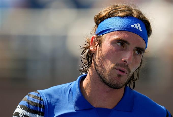 230917173843_tsitsipas