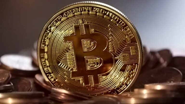 Bitcoin: Σπάει το φράγμα των 27.000 δολαρίων για πρώτη φορά τον Σεπτέμβριο