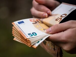 Έκτατη οικονομική ενίσχυση 100 έως 200 ευρώ σε συνταξιούχους με προσωπική διαφορά