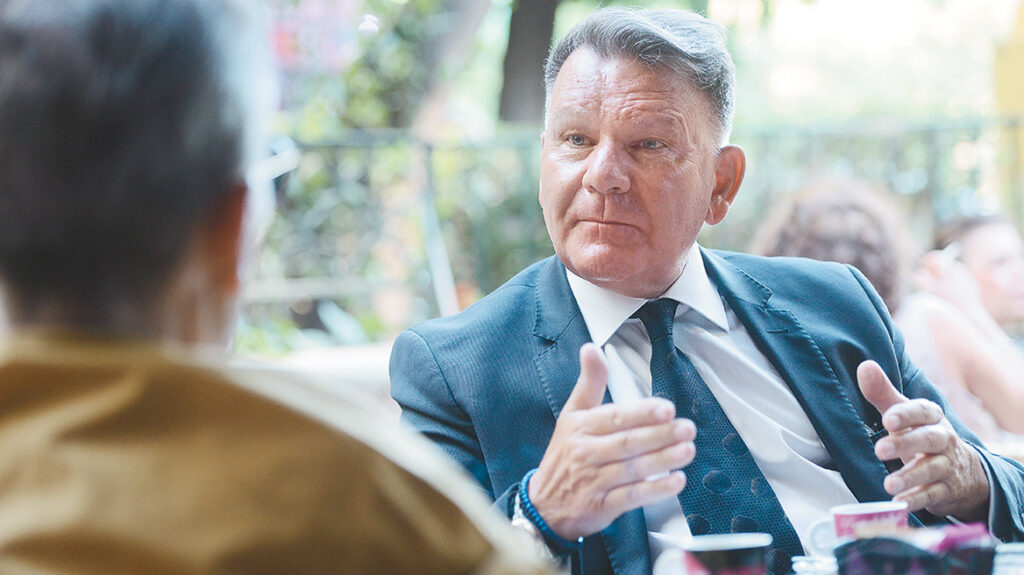 Αλέξης Κούγιας: «Ποιος είναι ο κύριος Μουτσινάς; Ένας ηθοποιός που δυστυχώς δεν μπόρεσε να κάνει καμία καριέρα»