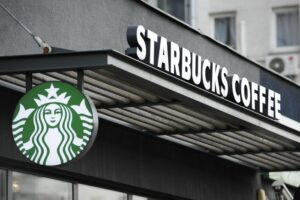 Starbucks: Βάζει δισεκατομμύρια στην επανάσταση της γρήγορης εξυπηρέτησης των πελατών