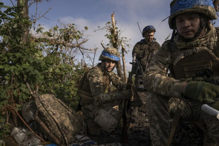 Πόλεμος στην Ουκρανία: Εκρήξεις στο Κίεβο – Δύο νεκροί από ρωσικά πλήγματα στη Χερσώνα