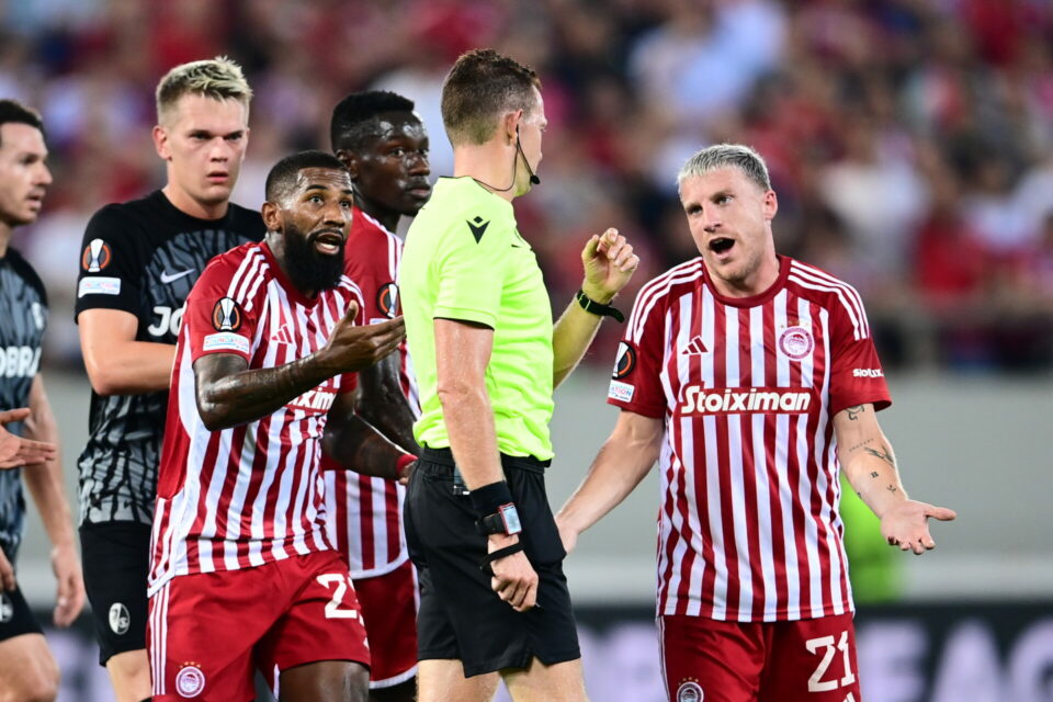 Ολυμπιακός – Φράιμπουργκ 2-3: Αστοχία και αμυντικά λάθη έφεραν την ήττα