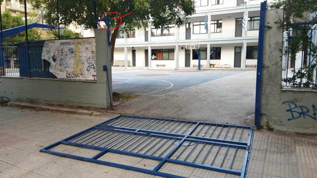 Βόλος: Καθηγήτρια τραυματίστηκε στο κεφάλι όταν κατέρρευσε η καγκελόπορτα του 2ου ΕΠΑΛ
