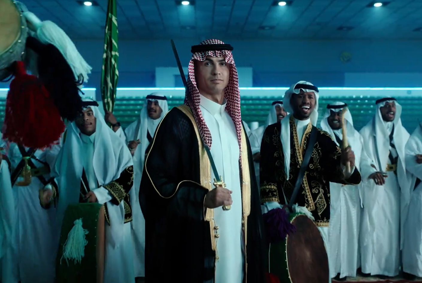 Κριστιάνο Ρονάλντο: Ντύθηκε Σαουδάραβας και χόρεψε με σπαθί στο χέρι