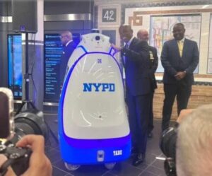 Ο «Robocop» της Νέας Υόρκης αναλαμβάνει δράση (βίντεο)
