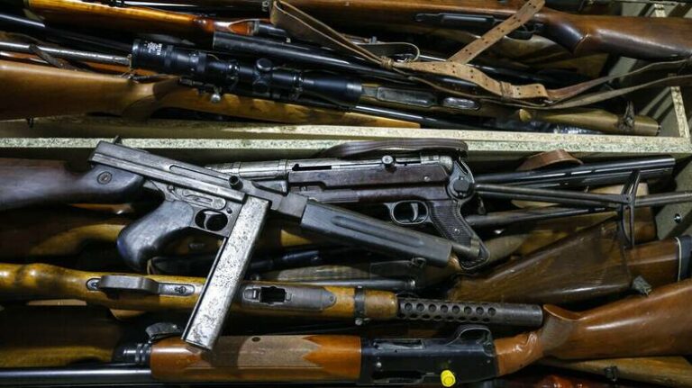 Κολωνάκι: Συναγερμός στην ΕΛΑΣ - Ναυτιλιακή αγόρασε αποθήκη και βρήκε μέσα ολόκληρο οπλοστάσιο