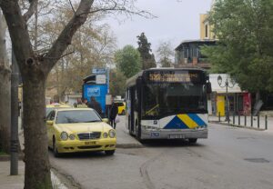 Νίκαια: Συνελήφθη 89χρονος που θώπευσε ανήλικη σε λεωφορείο