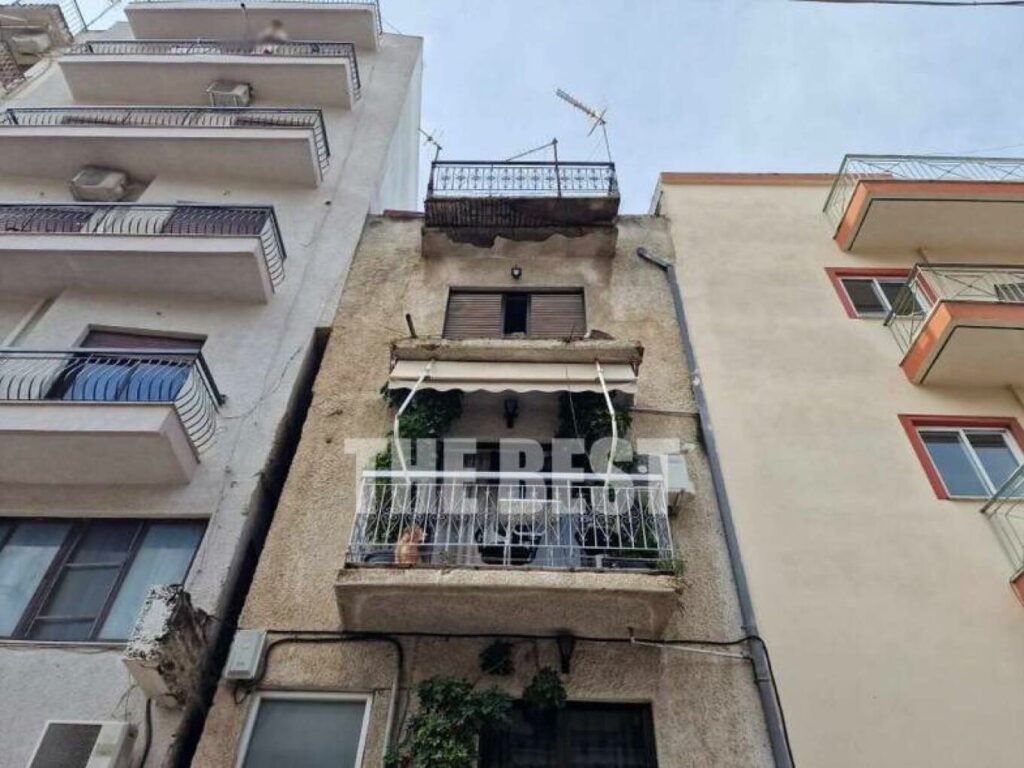 Πάτρα: Υποχώρησαν τμήματα μπαλκονιών από διαμερίσματα