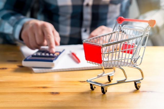 Νέα μεγάλη έρευνα Ε.Ε.Α.: To 87% θεωρεί την ακρίβεια «πολύ» ή «αρκετά» σημαντικό πρόβλημα