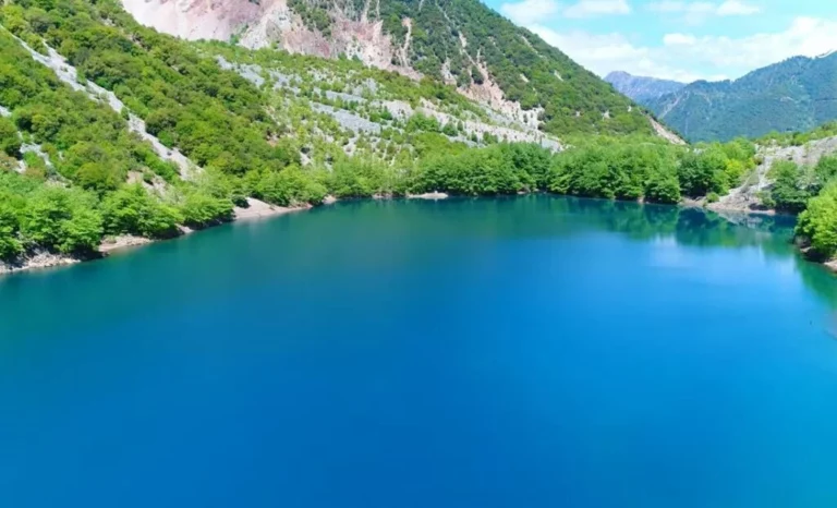 Λίμνη Στεφανιάδα: Η μαγευτική και νεότερη φυσική λίμνη της Ελλάδας