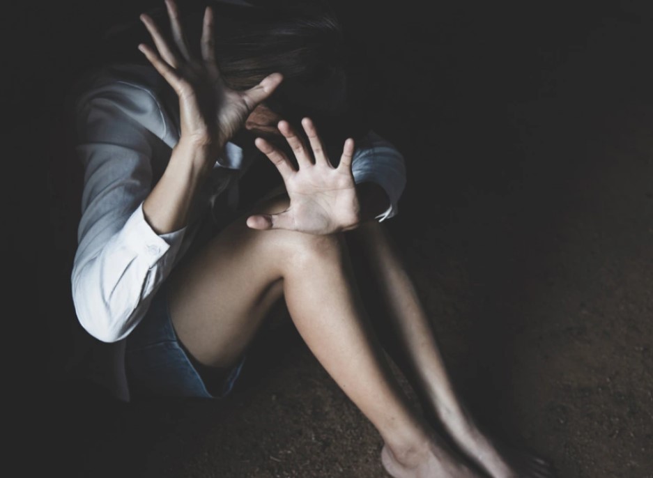 Καλαμάτα: Κατήγγειλε τον αδερφό της για βιασμό - Ειδοποίησε με 112 τις Αρχές