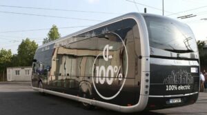 Επεσαν οι υπογραφές για 250 υπερσύγχρονα αστικά λεωφορεία σε Αθήνα και Θεσσαλονίκη