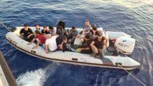 Το Λιμενικό έσωσε 58 μετανάστες σε Χίο και Ρόδο – Χειροπέδες σε δύο διακινητές στην Κω