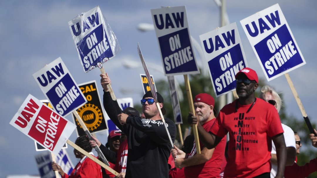 ΗΠΑ: 4.000 εργαζόμενοι σε αυτοκινητοβιομηχανίες συμμετέχουν στην απεργία του συνδικάτου UAW