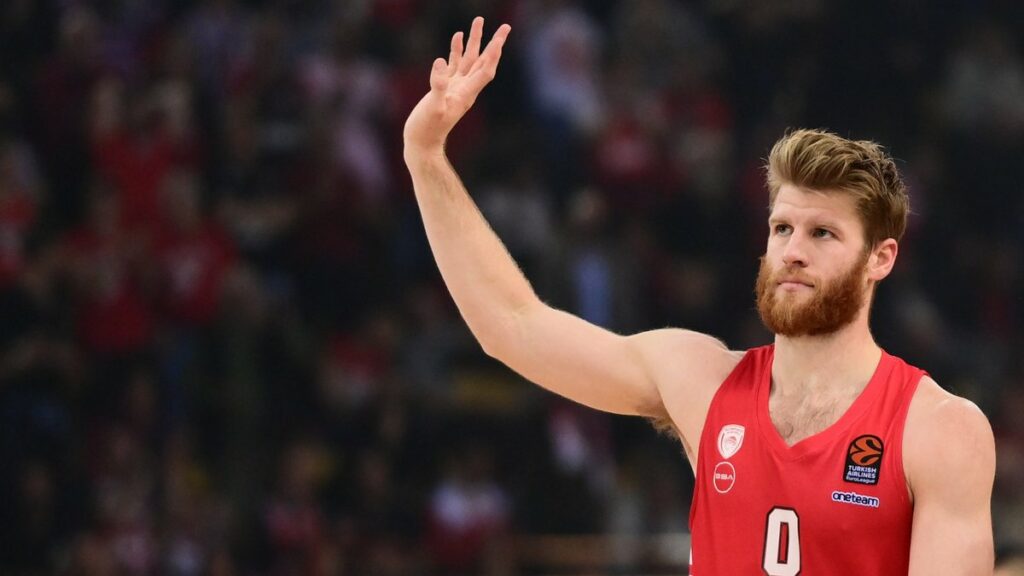 231014112032_thomas-walkup-olympiacos