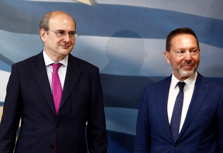 Eurobank: Γεύμα σε Χατζηδάκη και Στουρνάρα