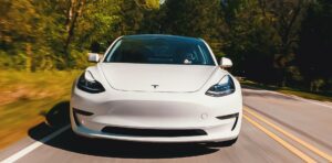Tesla: Καλείται να ανακαλέσει σχεδόν 55.000 Model X