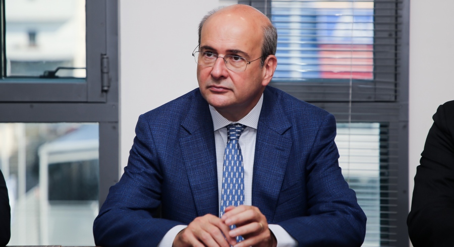 Χατζηδάκης: «Ο ρυθμός ανάπτυξης της ελληνικής οικονομίας προβλέπεται να φτάσει το 2,4% φέτος και το 3% τον επόμενο χρόνο»