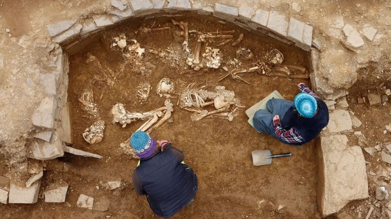 Σκωτία: Βρέθηκε τάφος με 5.000 ετών με πολλούς σκελετούς