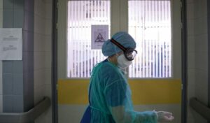 Κορωνοϊός: Επιπλέον 50 θάνατοι από τον ιό - 1.065 νέες εισαγωγές στα νοσοκομεία