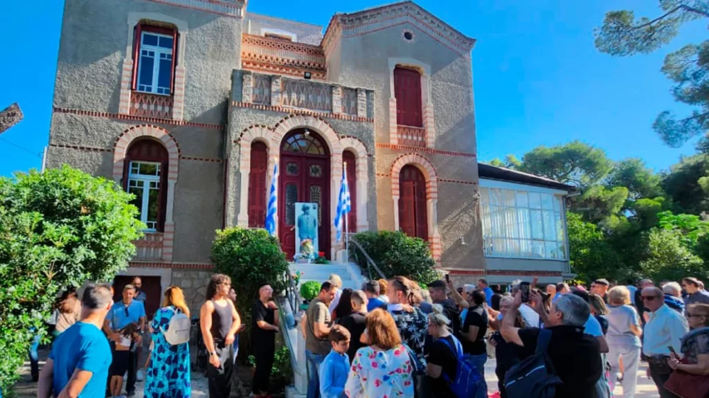 28ης Οκτωβρίου: Κοσμοσυρροή στην οικία Μεταξά, εκεί που ακούστηκε το ιστορικό «Όχι»