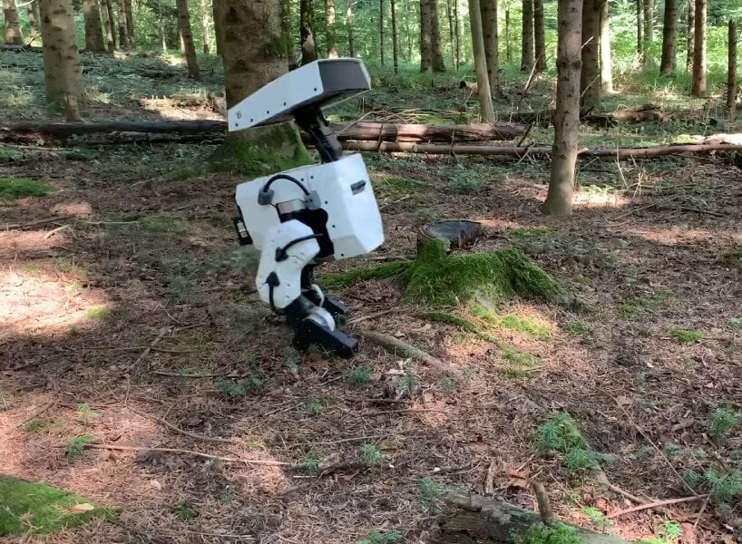 231011141245_disney-3D-printed-bipedal-robot-wall-e-ieee-designboom-05