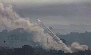 Πέντε πυραυλικές επιθέσεις από τη Χαμάς