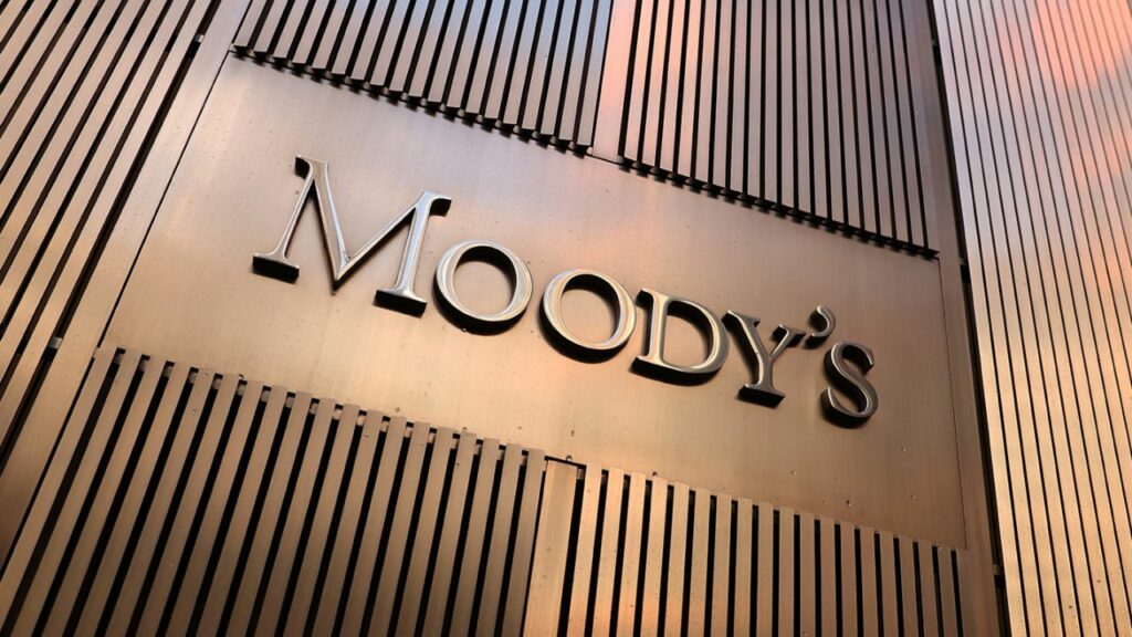 Moody’s: Θετικά στοιχεία και προκλήσεις για τις ελληνικές τράπεζες