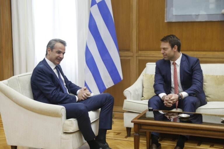 «Καλή αρχή», είπε ο Μητσοτάκης στον Κασσελάκη - Τι συζήτησαν μπροστά στις κάμερες