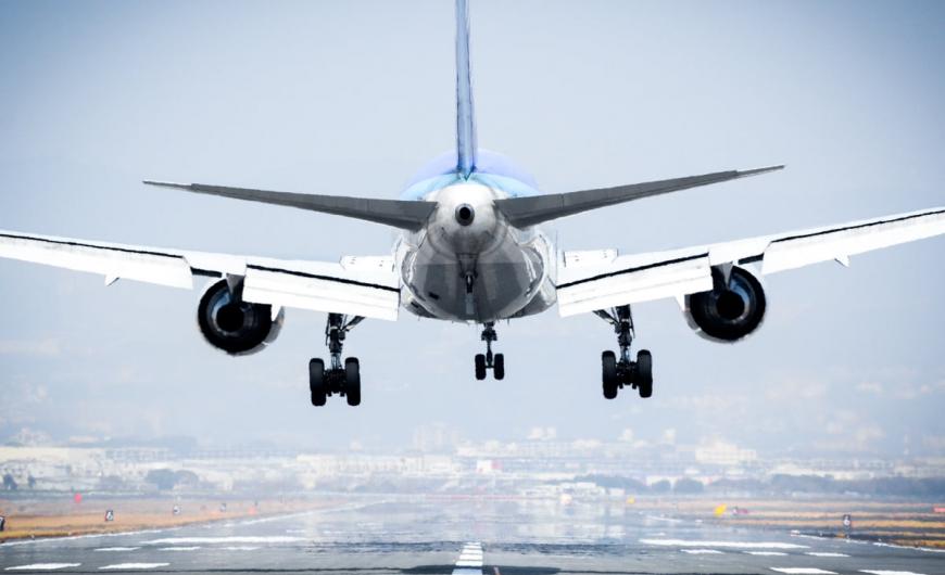 231103184131_landing-airplane-2