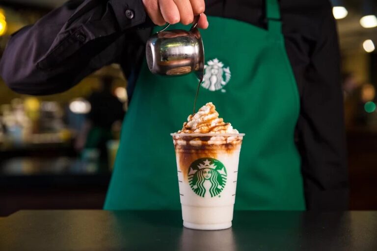 Τα Starbucks ετοιμάζουν αυξήσεις μισθών και επέκταση του δικτύου