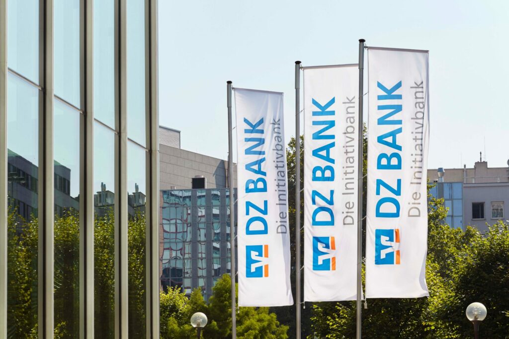 DZ Bank: Η Ελλάδα θα βγει το 2024 στις αγορές ομολόγων