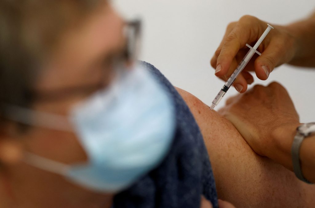 Διαβάστε ακόμη: Η «παρέα» σε Κουκάκι – Μακρυγιάννη που χτυπά επιλεκτικά, όπου έχει συμφέρον! Κένταλ Τζένερ: Η πιο σέξι χριστουγεννιάτικη φωτογράφιση Το τραγούδι που συγκίνησε στην κηδεία του Matthew Perry Λογαριασμοί ρεύματος: Δέκα ερωτήσεις – απαντήσεις για τα νέα τιμολόγια
