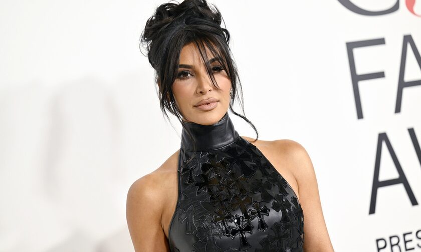 Κιμ Καρντάσιαν εκτυφλωτική: Με ένα τοπ με Swarovski μόνο, χωρίς εσώρουχα