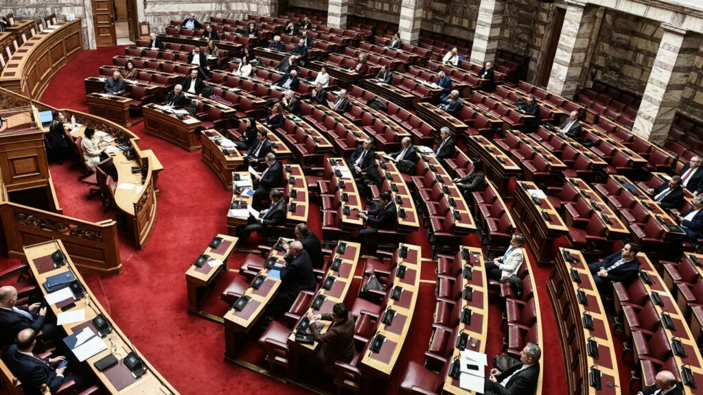 Στη Βουλή η τροπολογία για τα πλεονάζοντα κέρδη 2023 των διυλιστηρίων