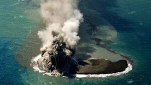 Υποθαλάσσια έκρηξη ηφαιστείου δημιούργησε νέο νησί (ΦΩΤΟ-ΒΙΝΤΕΟ)