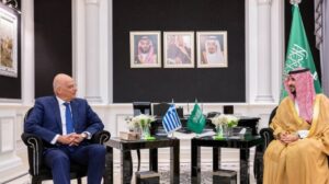 Δένδιας: Συναντήθηκε στο Ριάντ με τον Σαουδάραβα ομόλογό του