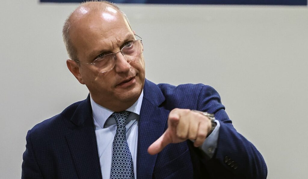 Οικονόμου: Εχει κατανομαστεί το πρόσωπο που διέταξε την επίθεση στους αστυνομικούς
