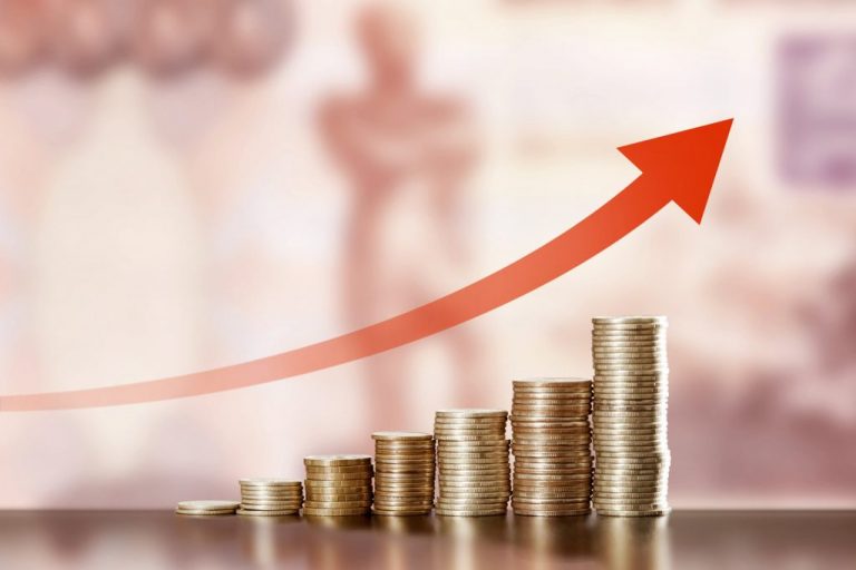Eurobank: Ο πληθωρισμός φέρνει αύξηση φόρων για τα νοικοκυριά