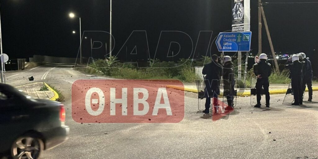 Ρομά βάζουν φωτιές σε σπίτια κι αυτοκίνητα - Διαμαρτύρονται για τον θάνατο του 17χρονου από αστυνομικό