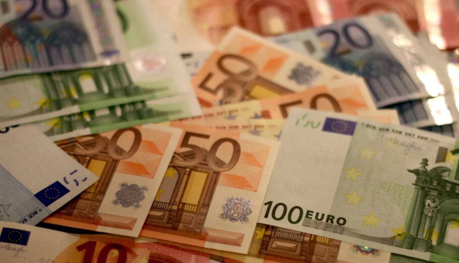 Οι επενδυτές «γυρίζουν την πλάτη» στα μετρητά