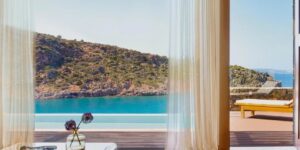 Στην Ελλάδα το πιο ακριβό παραθαλάσσιο Airbnb της Ευρώπης (ΦΩΤΟ)