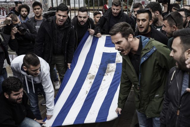 17 November; 17 Νοεμβρίου; 17N; anniversary; commemorate; commemoration; demonstration; demonstrators; dictatorship; Greece; Greek flag; march; military junta; Polytechnic uprising; protest; rally; Ελλάδα; Ελληνική σημαία; ΠΑΣΠ; Πολυτεχνείο; διαδήλωση; διαδηλωτές; εορτασμός; επέτειος; πορεία; συγκέντρωση; συλλαλητήριο;