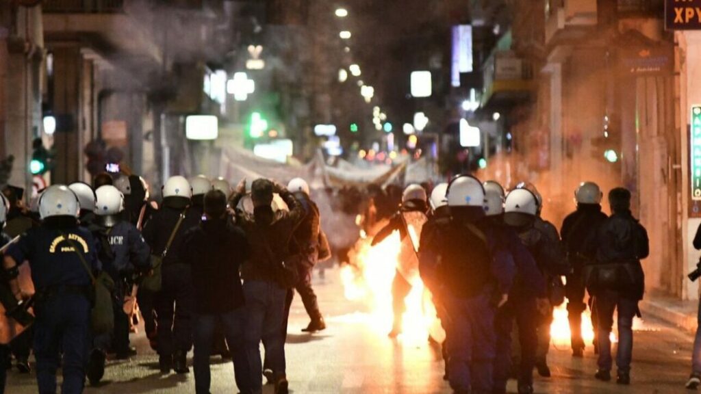 Επεισόδια σε Αθηνα- Θεσσαλονίκη και Πάτρα στις πορείες για το Πολυτεχνείο
