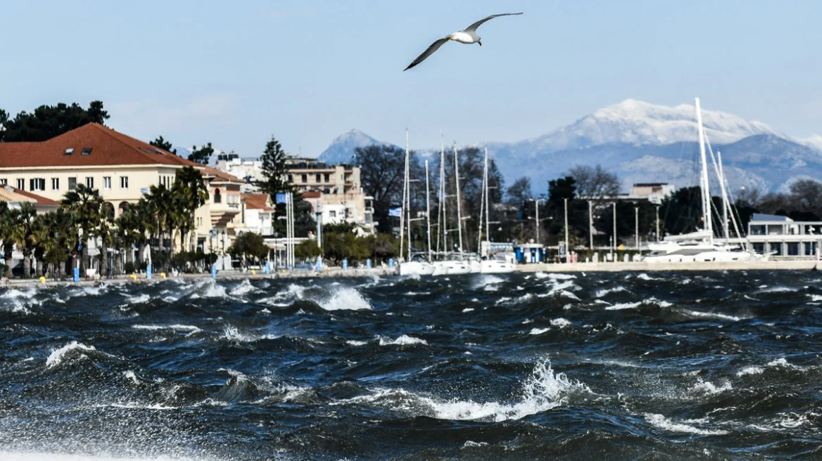 Καιρός: Άνεμοι έως και 10 μποφόρ στα δυτικά και ανατολικά πελάγη