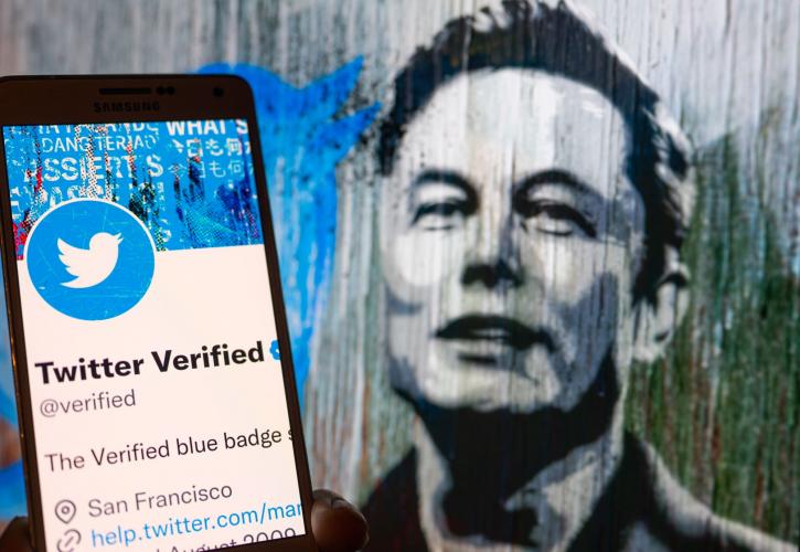 Twitter σε κρίση: Αναζητά επειγόντως γκουρού στις δημόσιες σχέσεις για να σώσει την εικόνα του