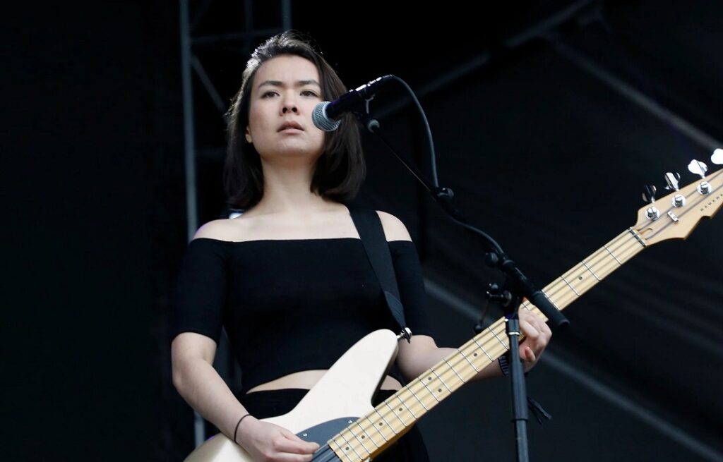Η Mitski γράφει τη μουσική για το μιούζικαλ «Queen