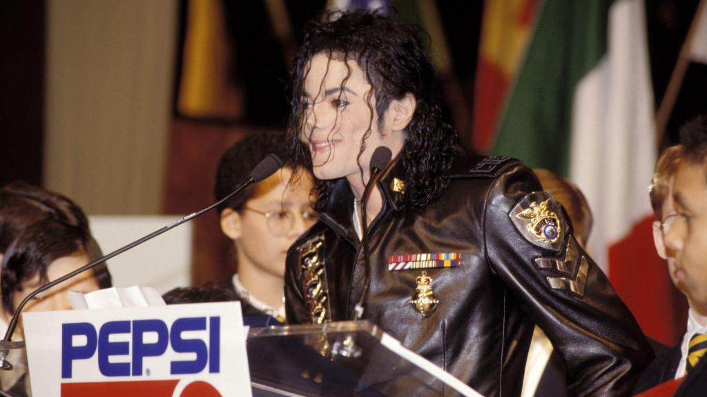 Michael Jackson, George Michael και Amy Winehouse-Ασύλληπτα ποσά για ρούχα που φόρεσαν